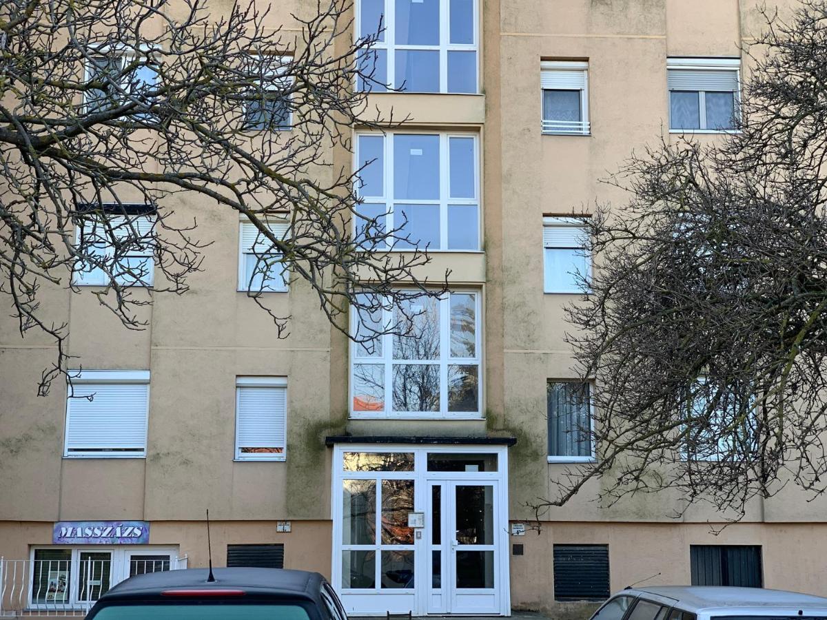 Kiralykut 1 Apartman - Ingyen Parkolas, Bicajok, Ac Szekesfehervar Exterior photo