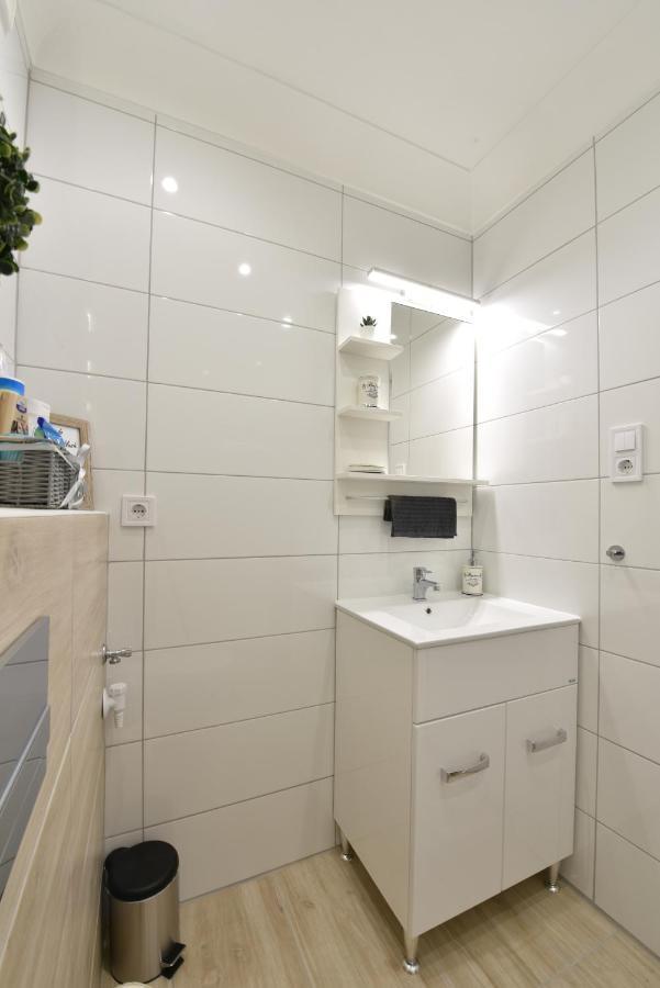 Kiralykut 1 Apartman - Ingyen Parkolas, Bicajok, Ac Szekesfehervar Exterior photo